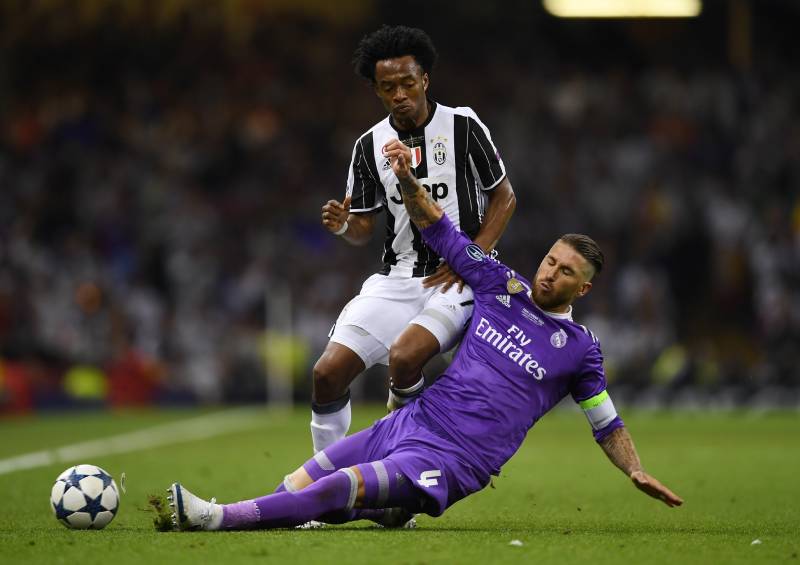 Phân tích lối chơi của các đội bóng